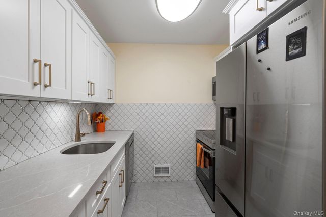 54 School Street 121, Westbury, NY 11590