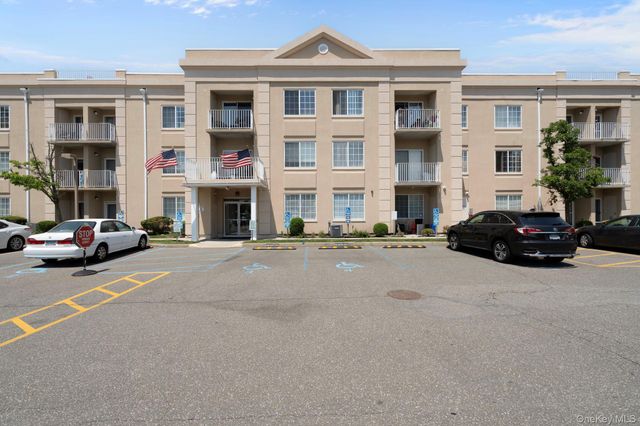 54 School Street 121, Westbury, NY 11590