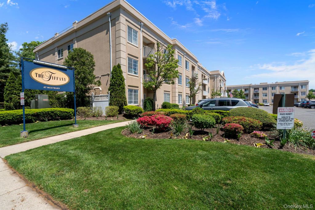 54 School Street 121, Westbury, NY 11590