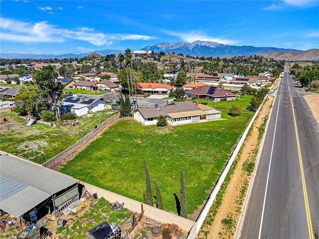 9210 TRAILHEAD, Jurupa Valley, CA 92509
