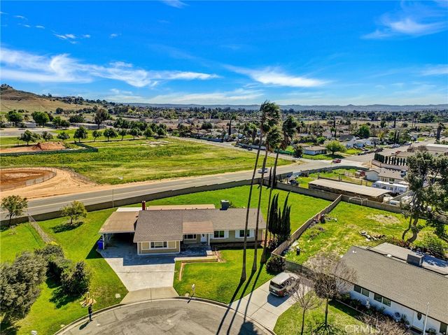 9210 TRAILHEAD, Jurupa Valley, CA 92509