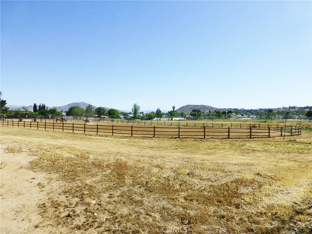 9210 TRAILHEAD, Jurupa Valley, CA 92509