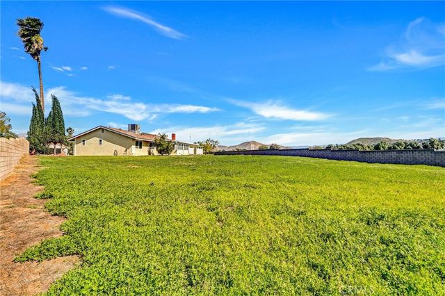 9210 TRAILHEAD, Jurupa Valley, CA 92509