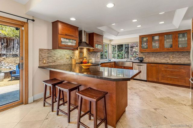 1141 Cerro Largo Dr, Solana Beach, CA 92075