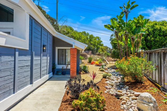 1141 Cerro Largo Dr, Solana Beach, CA 92075