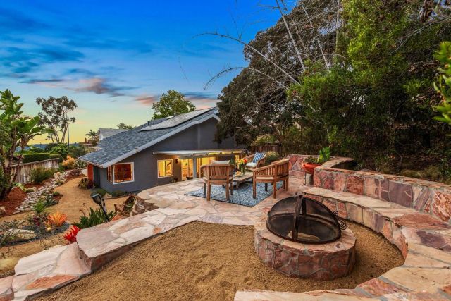 1141 Cerro Largo Dr, Solana Beach, CA 92075