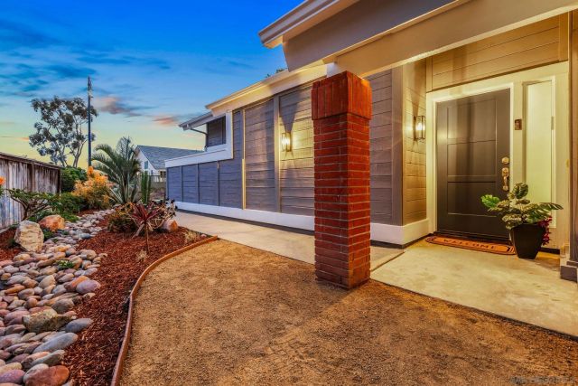 1141 Cerro Largo Dr, Solana Beach, CA 92075