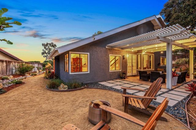1141 Cerro Largo Dr, Solana Beach, CA 92075