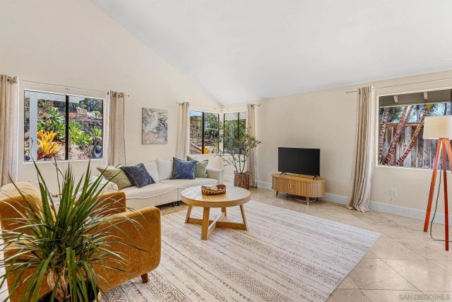1141 Cerro Largo Dr, Solana Beach, CA 92075