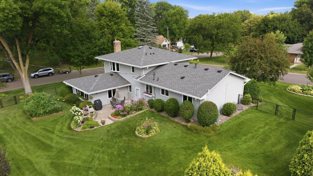 980 Lydia Avenue W, Roseville, MN 55113 — photo 3