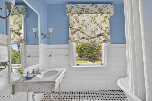 720 N Broadway, Saratoga Springs, NY 12866