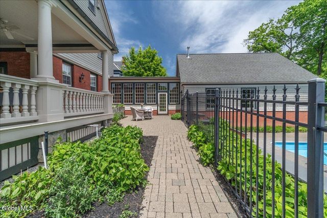 720 N Broadway, Saratoga Springs, NY 12866