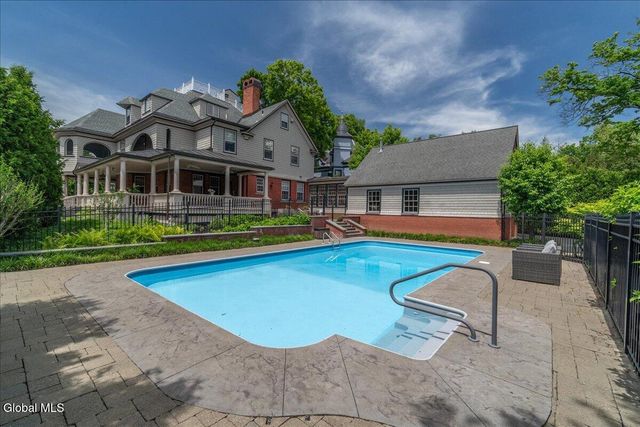 720 N Broadway, Saratoga Springs, NY 12866