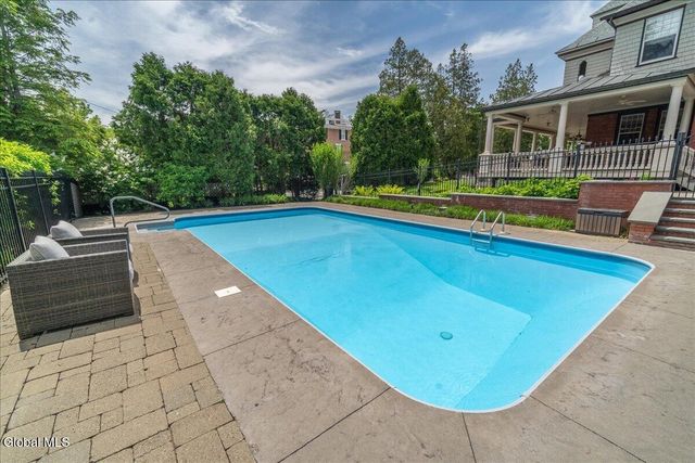 720 N Broadway, Saratoga Springs, NY 12866