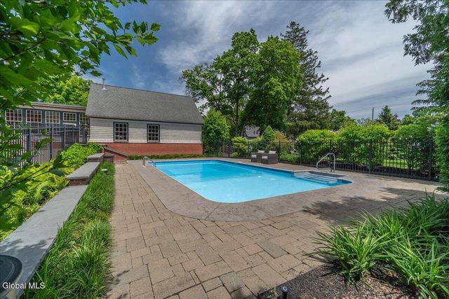 720 N Broadway, Saratoga Springs, NY 12866