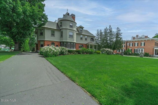 720 N Broadway, Saratoga Springs, NY 12866