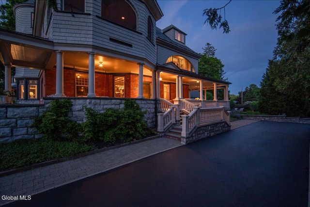 720 N Broadway, Saratoga Springs, NY 12866