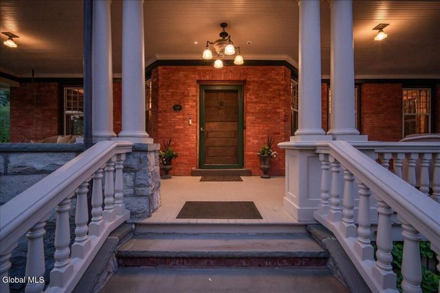 720 N Broadway, Saratoga Springs, NY 12866