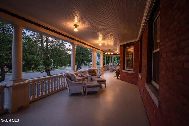 720 N Broadway, Saratoga Springs, NY 12866