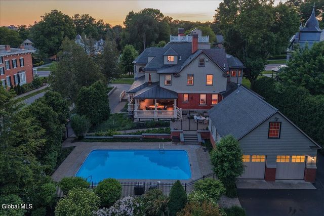 720 N Broadway, Saratoga Springs, NY 12866