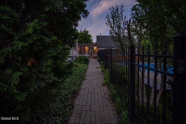 720 N Broadway, Saratoga Springs, NY 12866