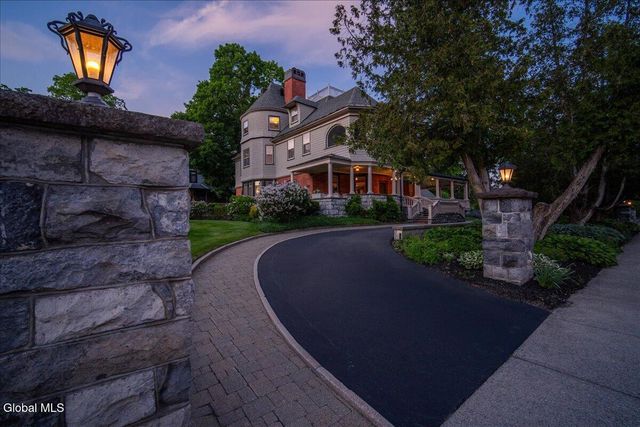 720 N Broadway, Saratoga Springs, NY 12866