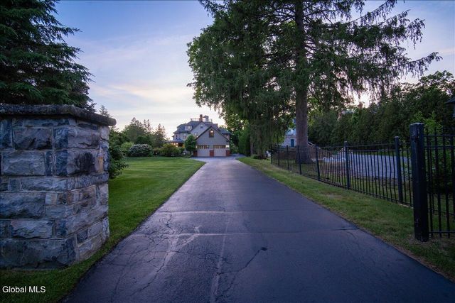 720 N Broadway, Saratoga Springs, NY 12866