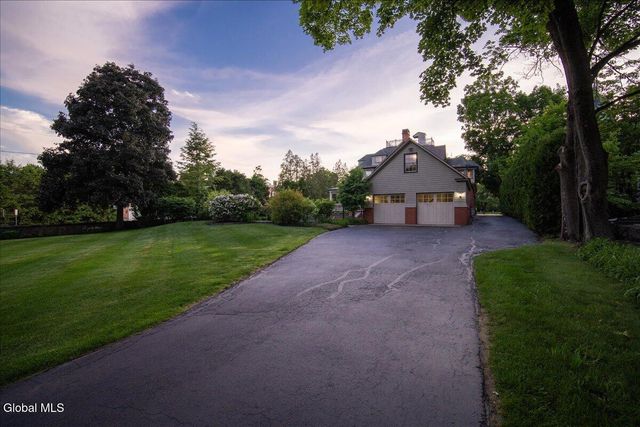 720 N Broadway, Saratoga Springs, NY 12866