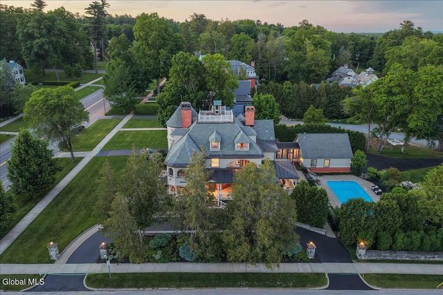 720 N Broadway, Saratoga Springs, NY 12866