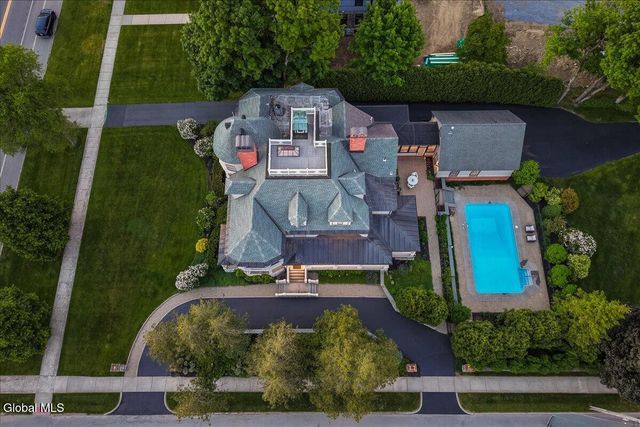 720 N Broadway, Saratoga Springs, NY 12866