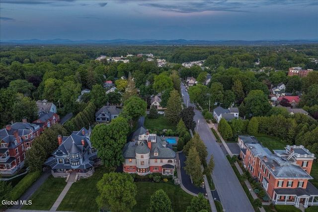 720 N Broadway, Saratoga Springs, NY 12866