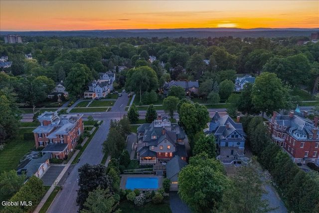 720 N Broadway, Saratoga Springs, NY 12866