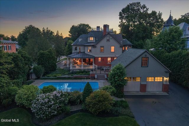 720 N Broadway, Saratoga Springs, NY 12866