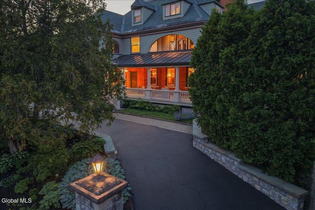 720 N Broadway, Saratoga Springs, NY 12866