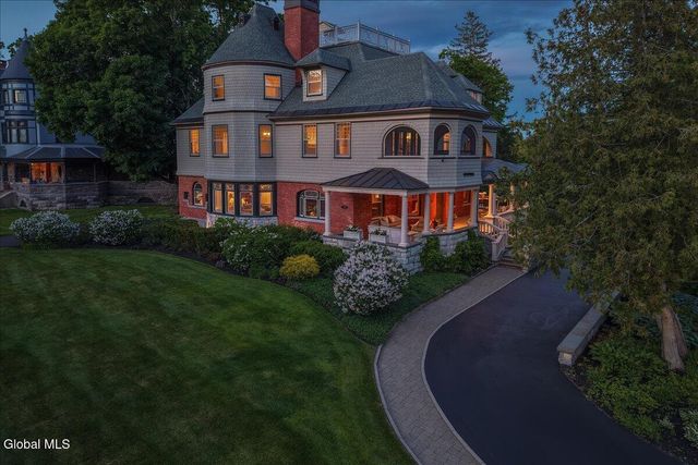 720 N Broadway, Saratoga Springs, NY 12866