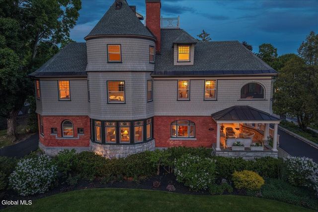 720 N Broadway, Saratoga Springs, NY 12866