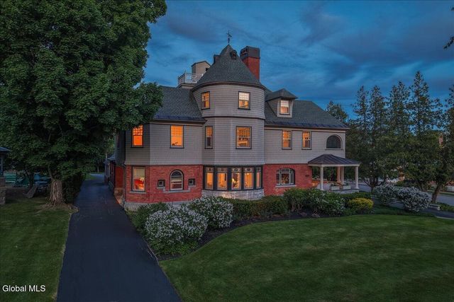 720 N Broadway, Saratoga Springs, NY 12866