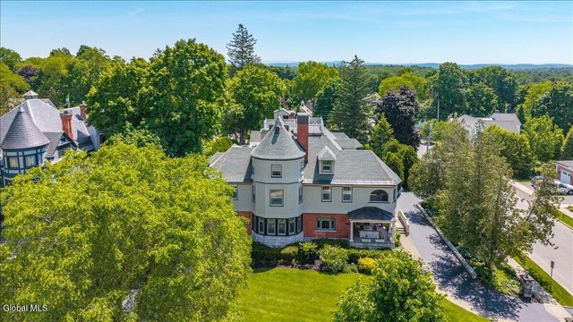 720 N Broadway, Saratoga Springs, NY 12866