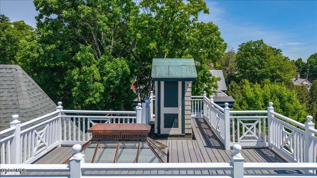 720 N Broadway, Saratoga Springs, NY 12866
