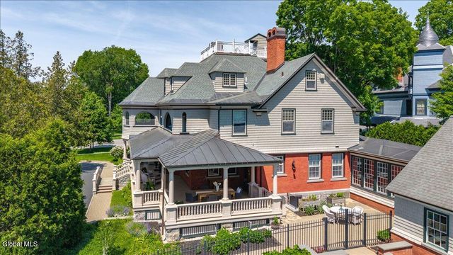720 N Broadway, Saratoga Springs, NY 12866
