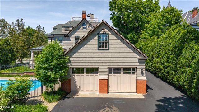 720 N Broadway, Saratoga Springs, NY 12866