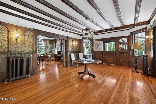 720 N Broadway, Saratoga Springs, NY 12866