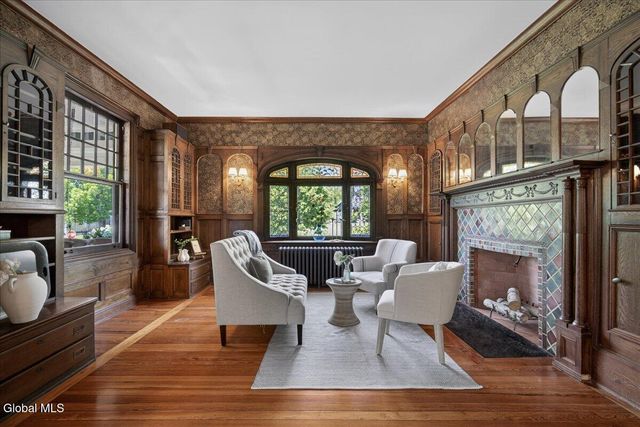 720 N Broadway, Saratoga Springs, NY 12866