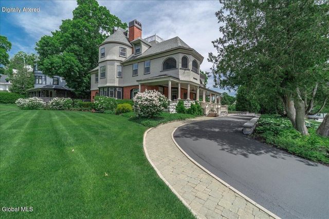 720 N Broadway, Saratoga Springs, NY 12866
