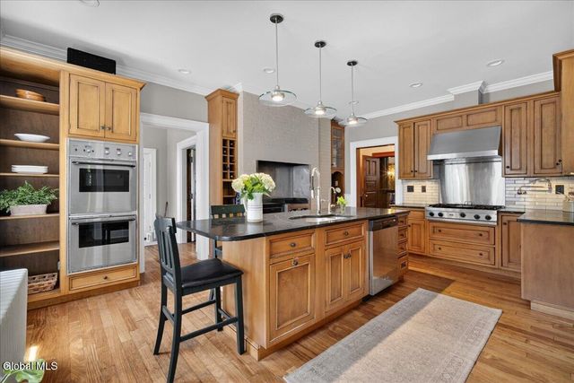 720 N Broadway, Saratoga Springs, NY 12866