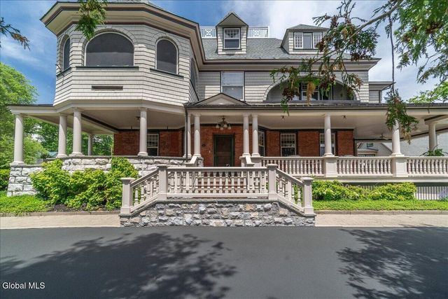 720 N Broadway, Saratoga Springs, NY 12866