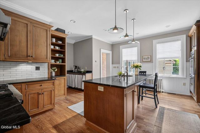 720 N Broadway, Saratoga Springs, NY 12866