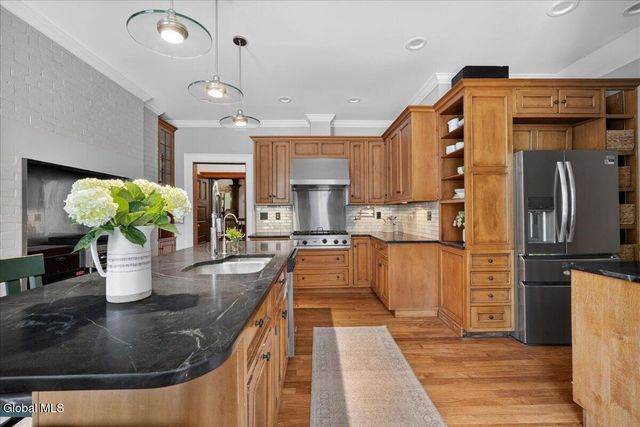 720 N Broadway, Saratoga Springs, NY 12866