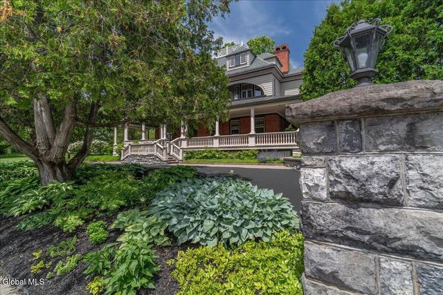 720 N Broadway, Saratoga Springs, NY 12866