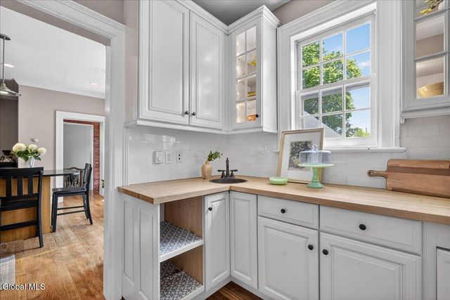 720 N Broadway, Saratoga Springs, NY 12866